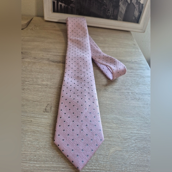 Michael Kors Light Pink and Gray Polka Dot Tie - Picture 1 of 4